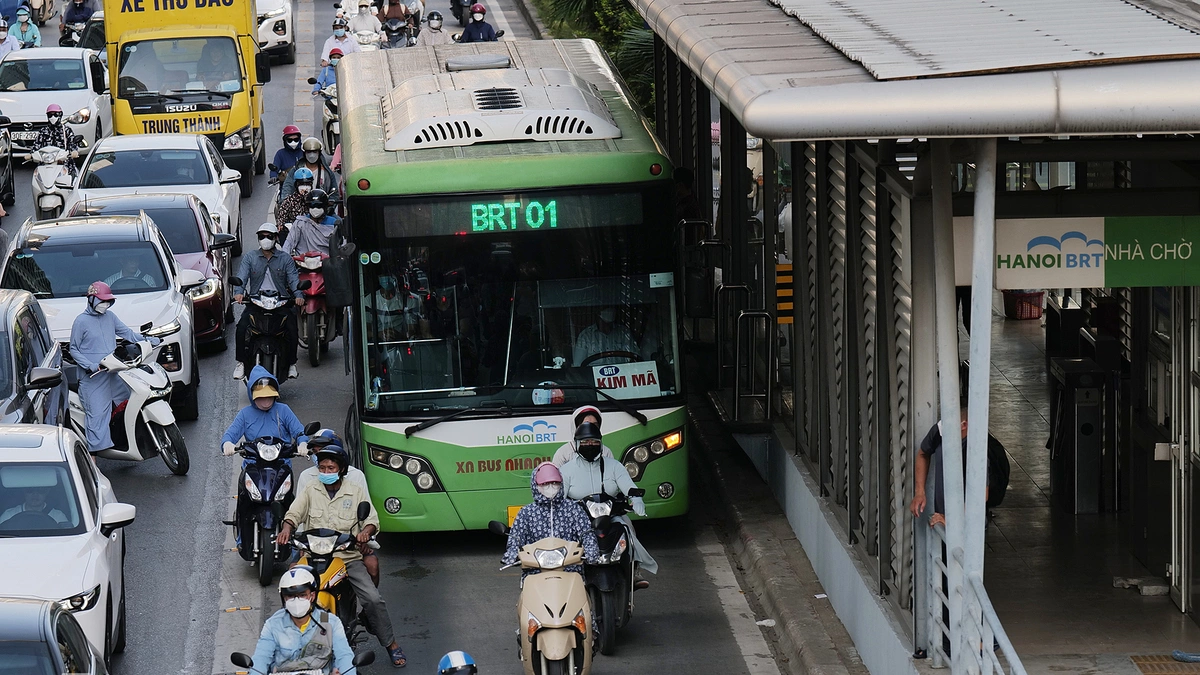 Đi vào làn BRT, có mặc nhiên chịu toàn bộ lỗi nếu xảy ra tai nạn?