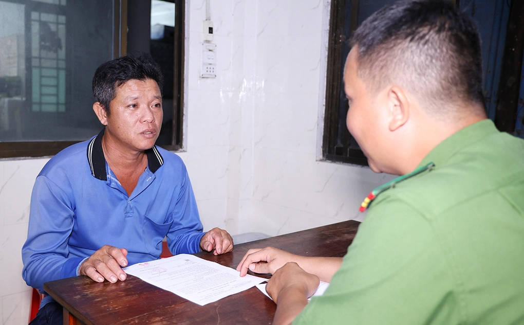 Lê Văn Mau tại cơ quan điều tra. Ảnh: Tiến Tầm