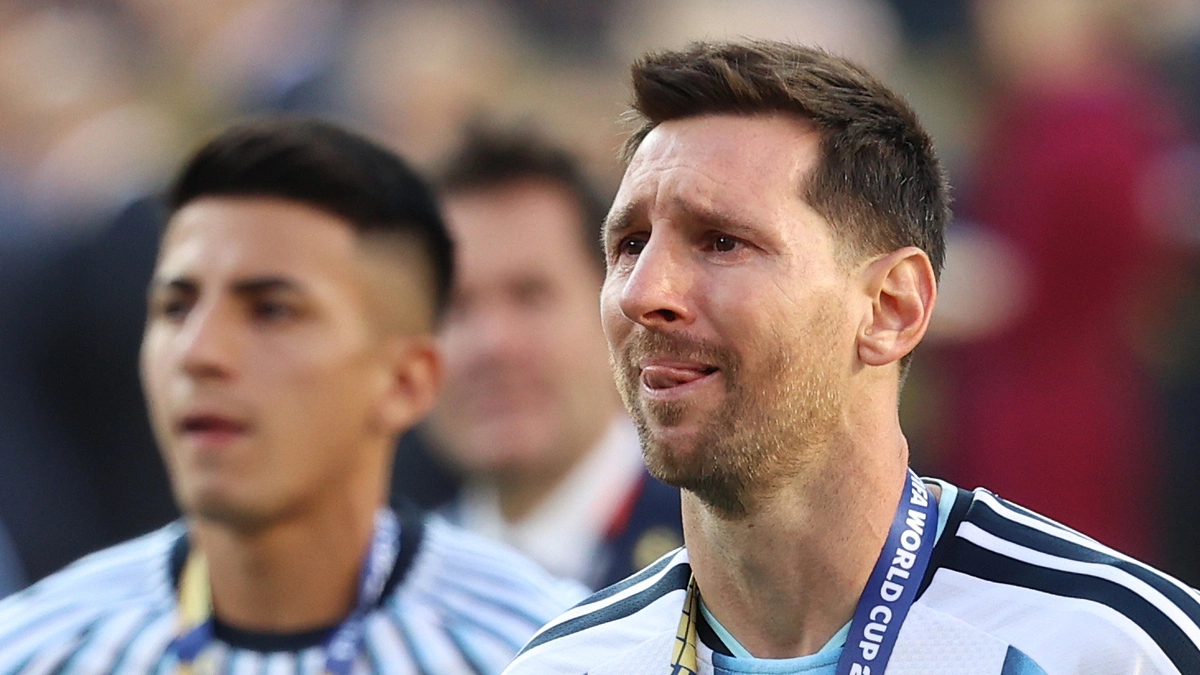 Messi khóc khi Tây Ban Nha nâng Cup vàng thế giới
