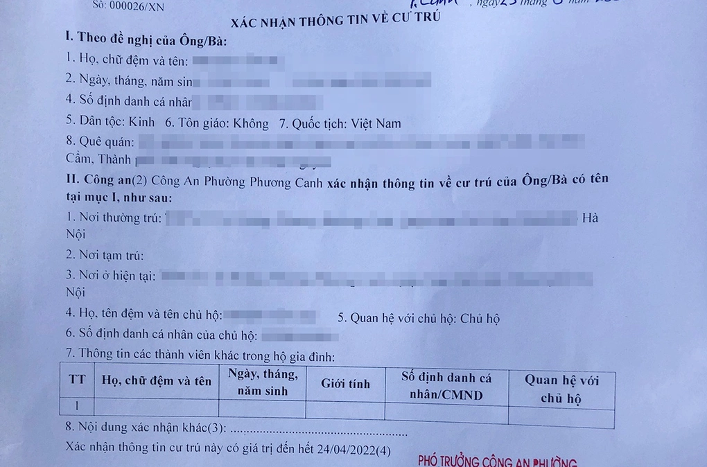 Mẫu giấy xác nhận thông tin về cư trú trước kia. Ảnh: Phạm Dự