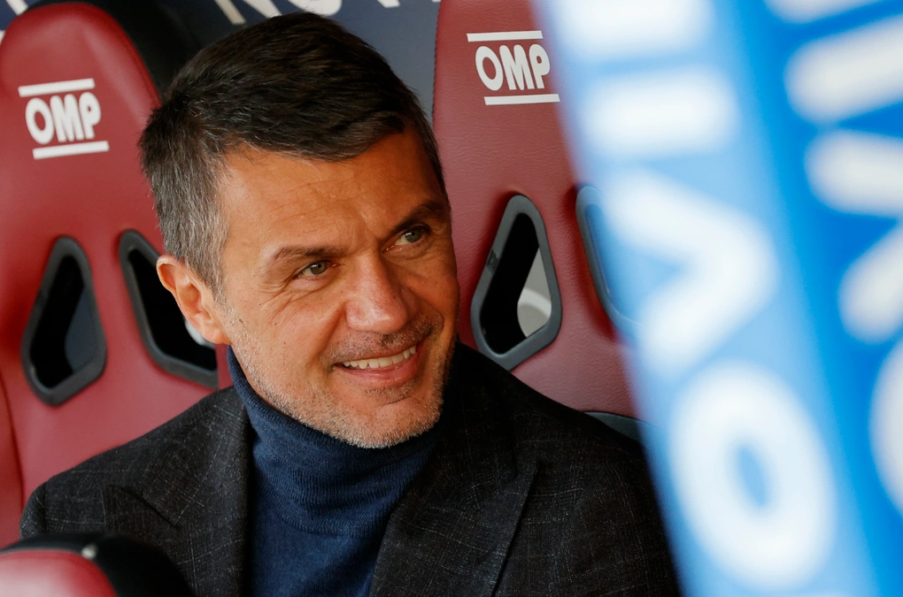 Giám đốc kỹ thuật của AC Milan, Paolo Maldini, trên băng ghế huấn luyện trước trận gặp Salernitana ở Serie A tại Stadio Arechi, Salerno, Italy ngày 4/1/2023. Ảnh: Reuters