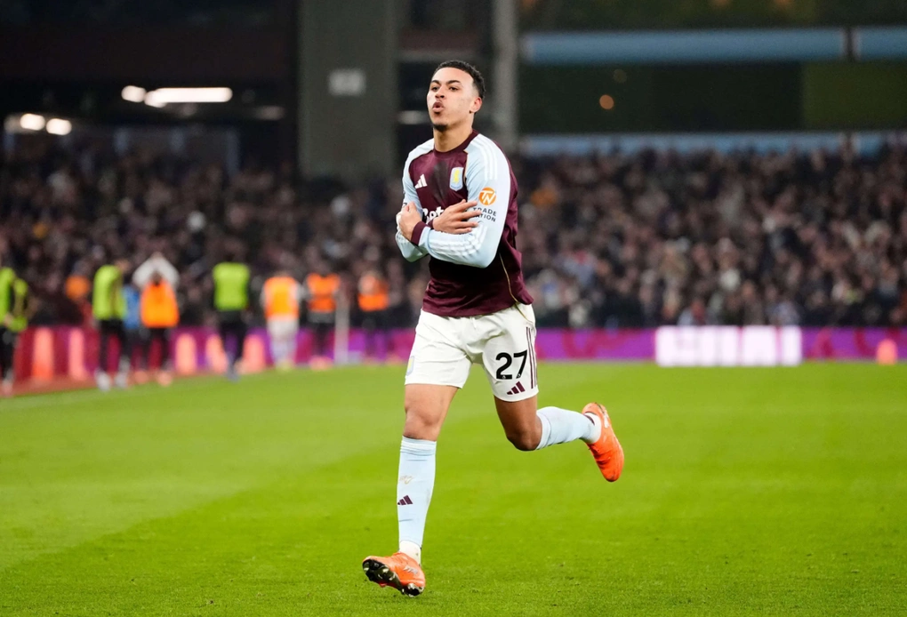 Morgan Rogers mừng bàn nâng tỷ số lên 2-0 cho Aston Villa trong trận thắng Man Utd tại Ngoại hạng Anh trên sân Villa Park, Birmingham, Anh ngày 21/12/2025. Ảnh: AP
