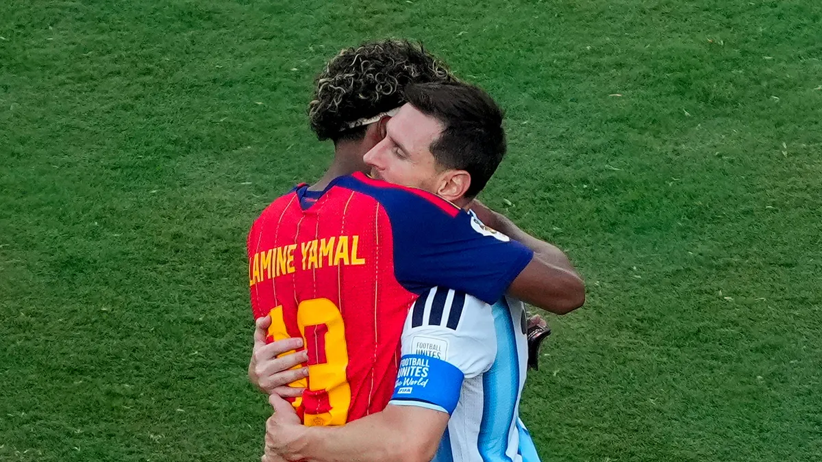 Yamal an ủi Messi sau khi vô địch World Cup 2026
