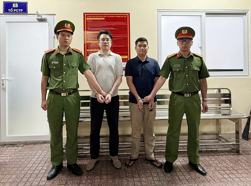 Dương Quốc Thái (trái) và Trần Thanh Lâm tại cơ quan điều tra. Ảnh: Công an TP HCM