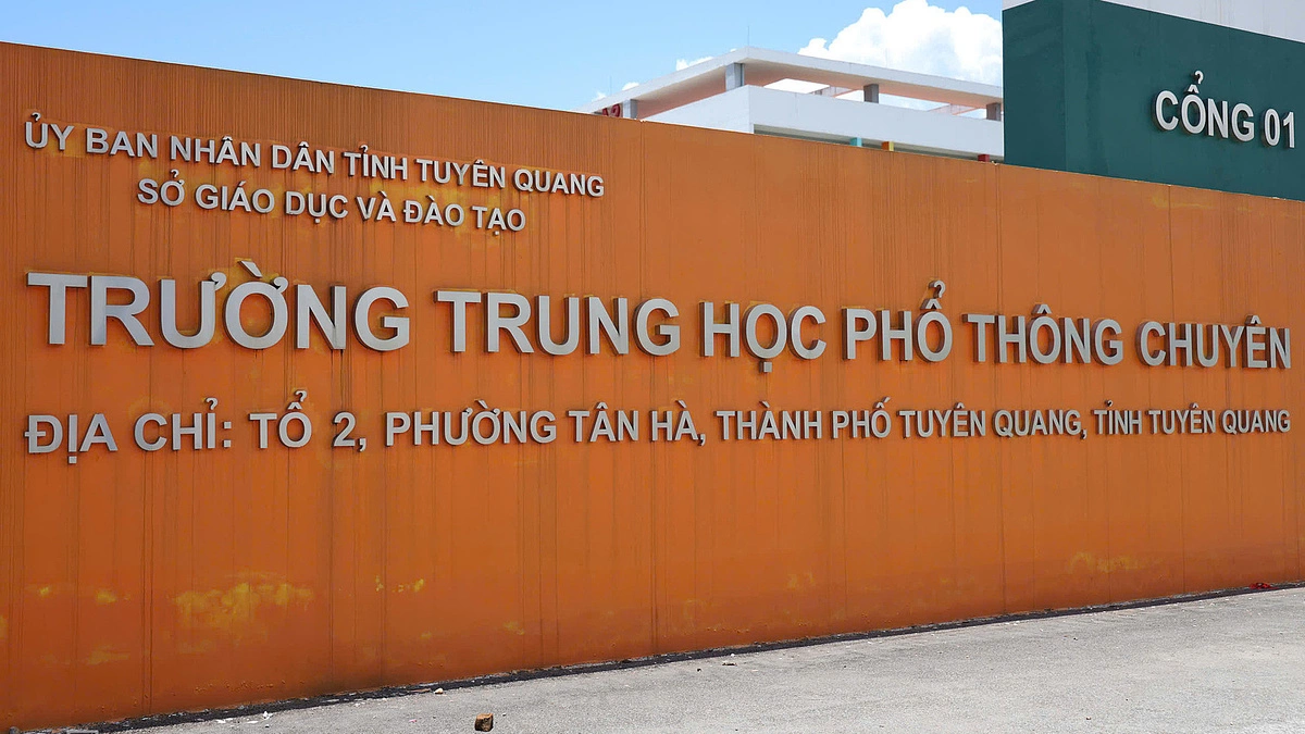 Hiệu trưởng chuyên Tuyên Quang bị khởi tố trong vụ '146 điểm 10 môn Toán'