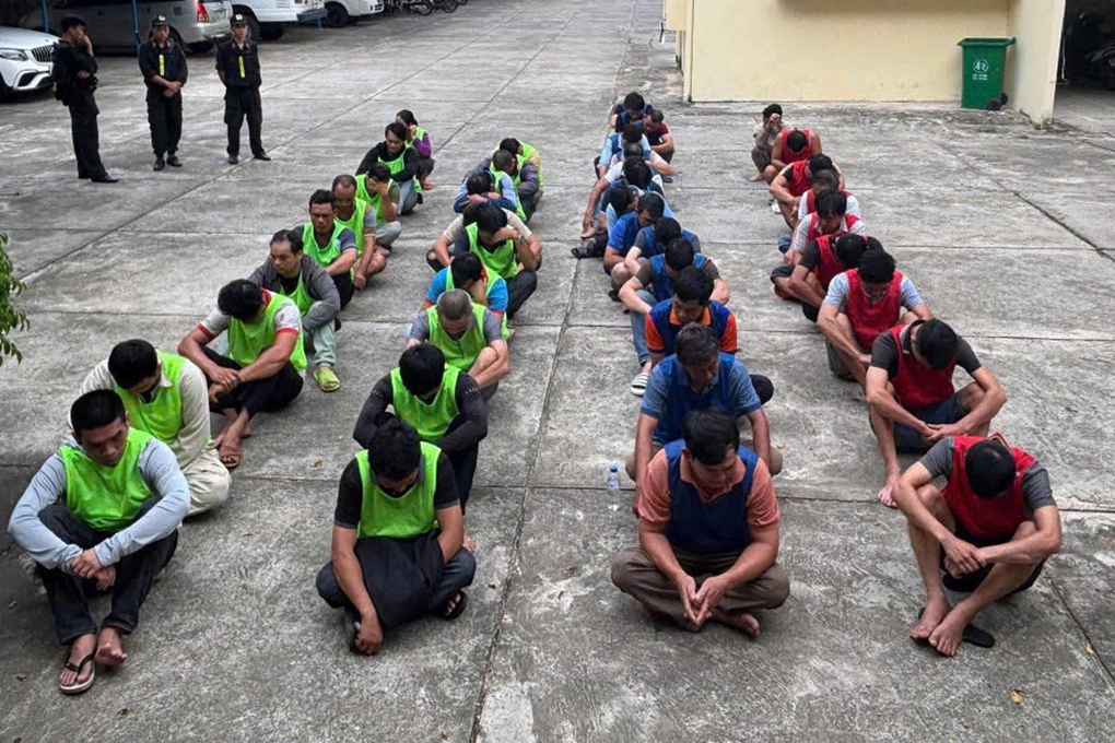Cảnh sát triệu tập hàng chục người liên quan đường dây cá độ bóng đá. Ảnh: Công an tỉnh Quảng Ngãi