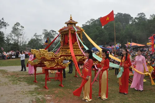 Đặc sắc lễ hội đền Dành