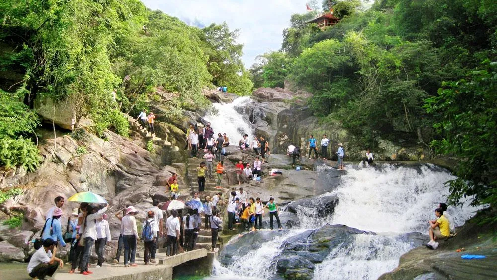 Khu du lịch sinh thái Suối Mỡ là điểm đến hấp dẫn của du khách trong và ngoài tỉnh, nhất là dịp hè. Khu du lịch sinh thái Suối Mỡ là điểm đến hấp dẫn của du khách trong và ngoài tỉnh, nhất là dịp hè.