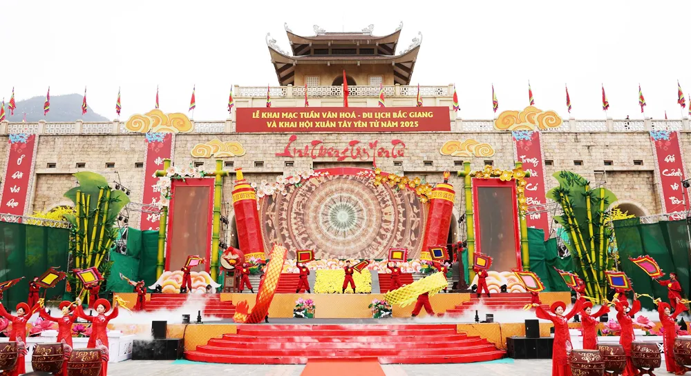 Tây Yên Tử, giữa hai bờ hư thực