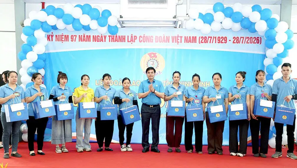 Tặng kem que, nhân đôi suất ăn ca, lắp hòm thư nóng: Công đoàn chăm lo 'trúng' nhu cầu công nhân - Ảnh 5.