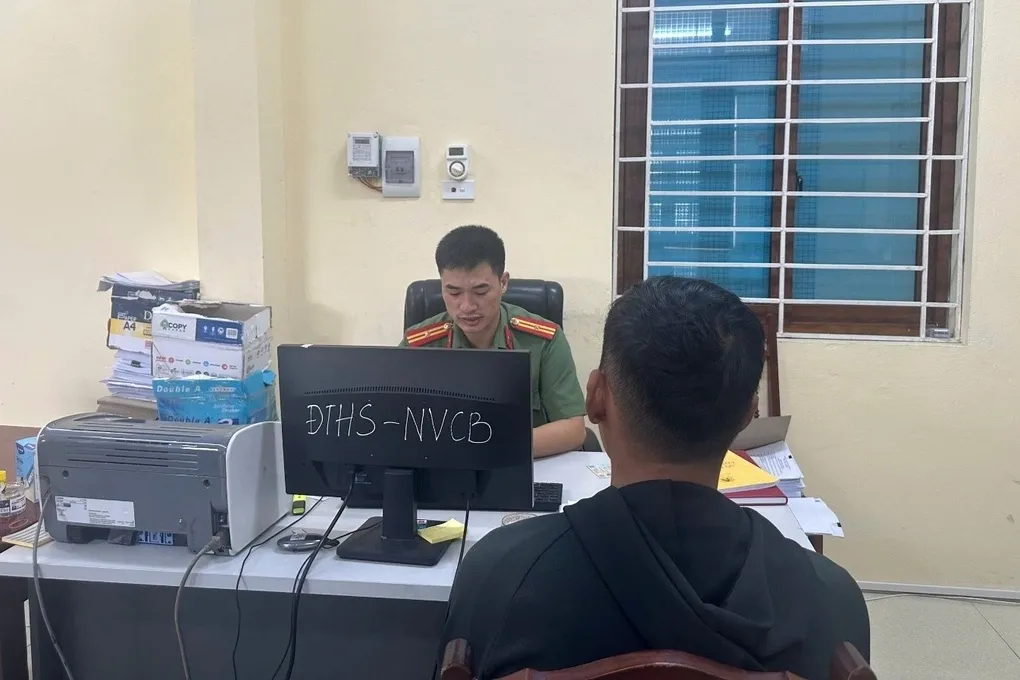 ơ quan điều tra làm việc với đối tượng trong vụ án. Ảnh: Công an cung cấp