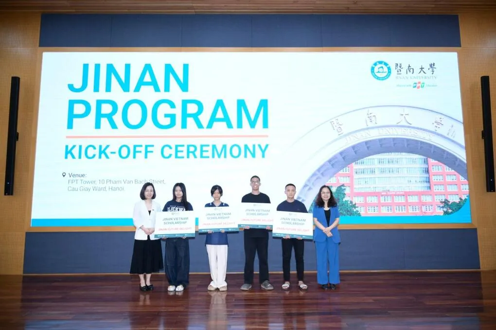 Sinh viên nhận học bổng Jinan University Program. Ảnh: Trường Đại học FPT
