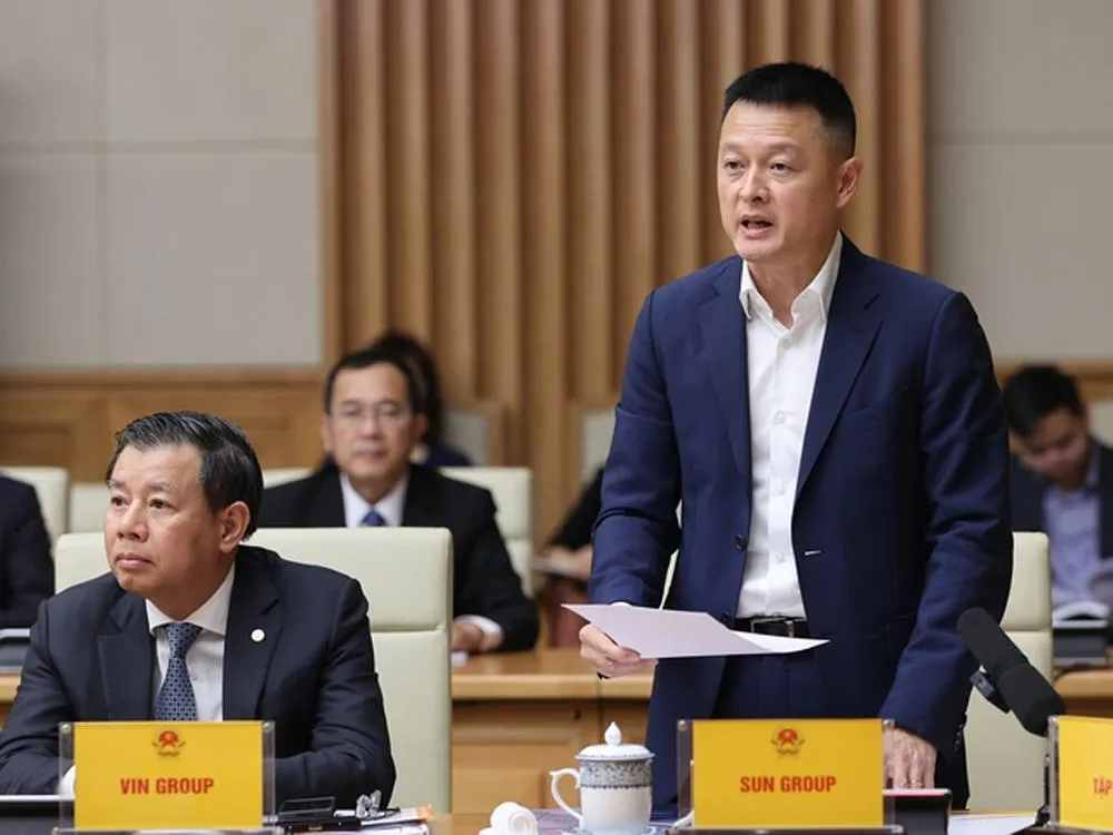 Chủ tịch HĐQT Tập đoàn Sun Group Đặng Minh Trường kiến nghị cần có đột phát về chính sách visa. Chủ tịch HĐQT Tập đoàn Sun Group Đặng Minh Trường kiến nghị cần có đột phát về chính sách visa.