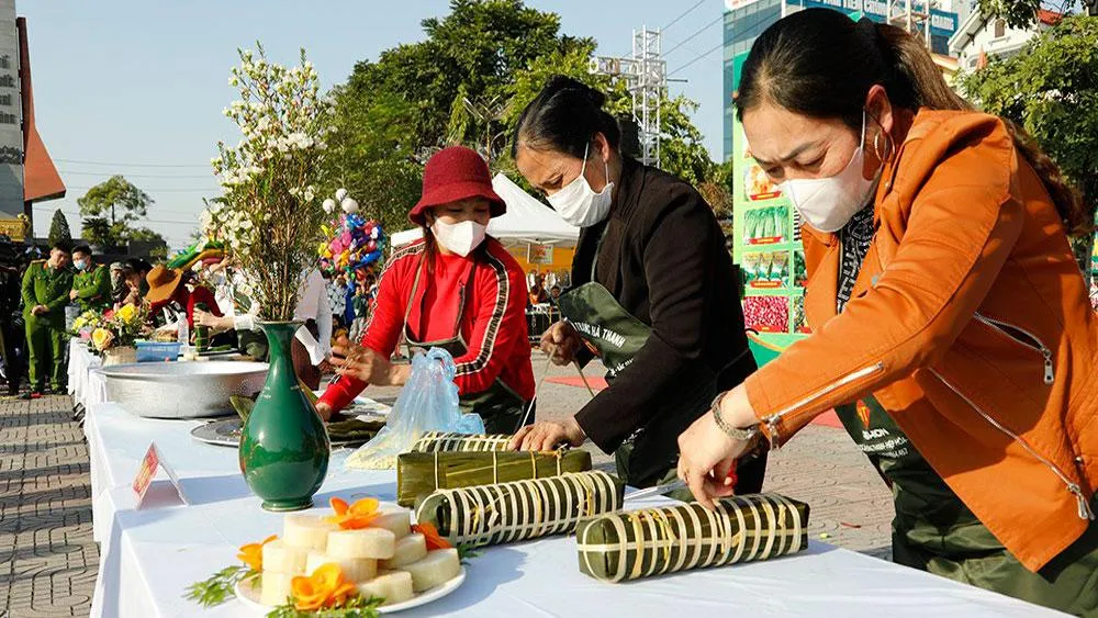 Hội thi gói bánh chưng Vân được huyện Hiệp Hòa tổ chức hằng năm.