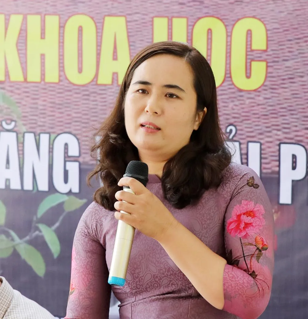 Tiến sĩ Tạ Thị Tâm phát biểu đề dẫn. Tiến sĩ Tạ Thị Tâm phát biểu đề dẫn.