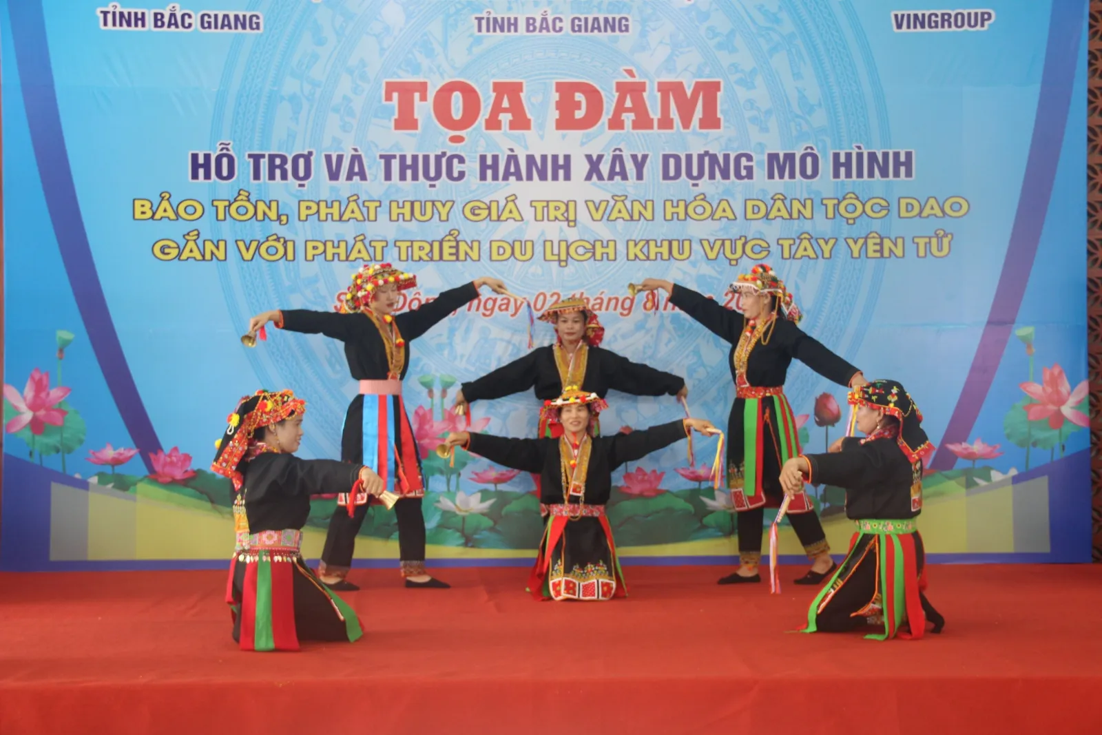 GIÁ TRỊ VĂN HÓA TRUYỀN THỐNG ĐÚC KẾT TRONG ĐIỆU HÁT DÂN CA DÂN TỘC DAO