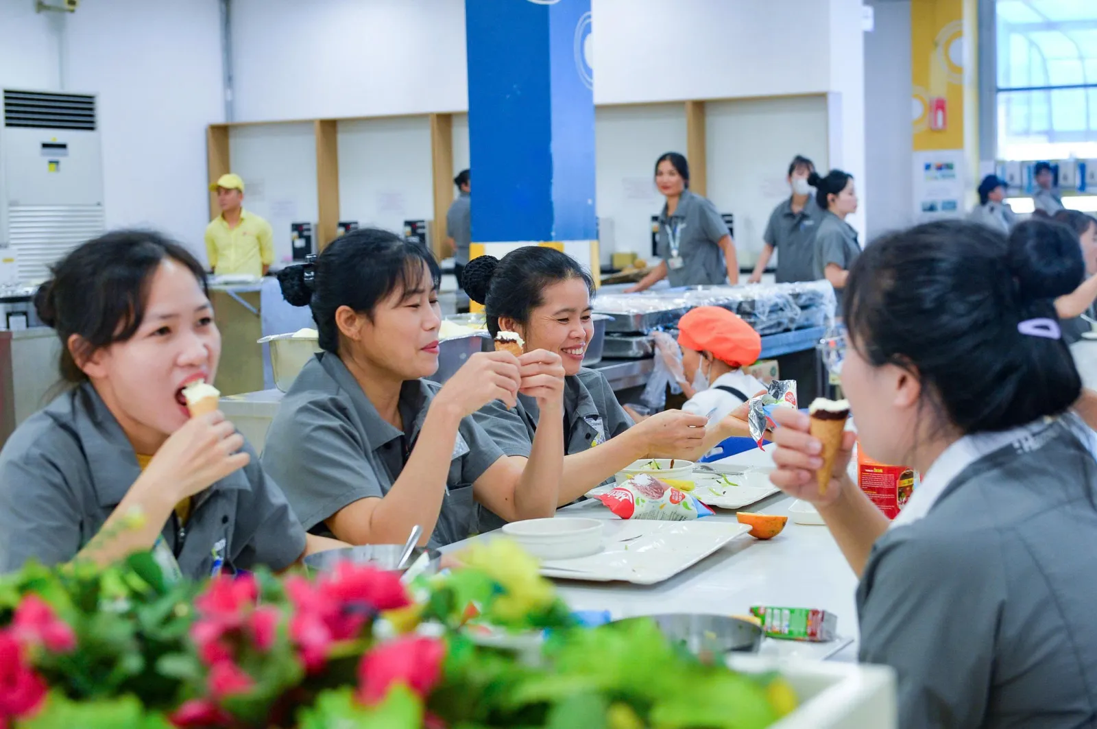 Tặng kem que, nhân đôi suất ăn ca, lắp hòm thư nóng: Công đoàn chăm lo 'trúng' nhu cầu công nhân - Ảnh 3.