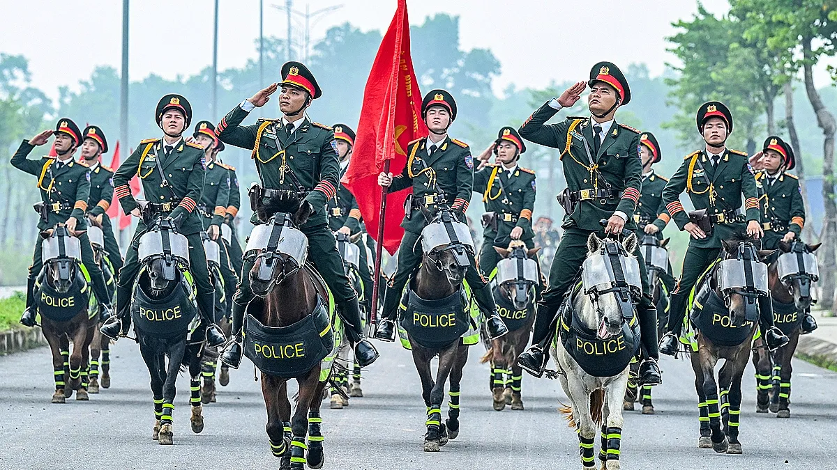 Cảnh sát sẽ mời người dân cưỡi ngựa kỵ binh, ngồi môtô đặc chủng