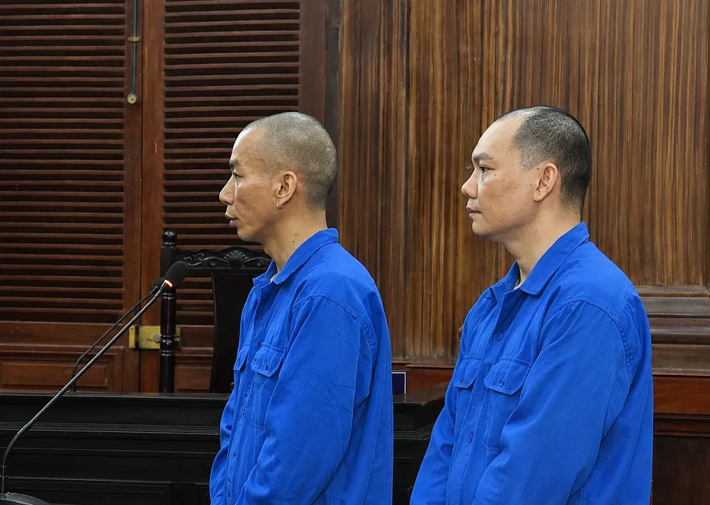 Bị cáo Ngô Sĩ Linh và Nguyễn Hoài Nghĩa tại tòa. Ảnh: Bình Nguyên