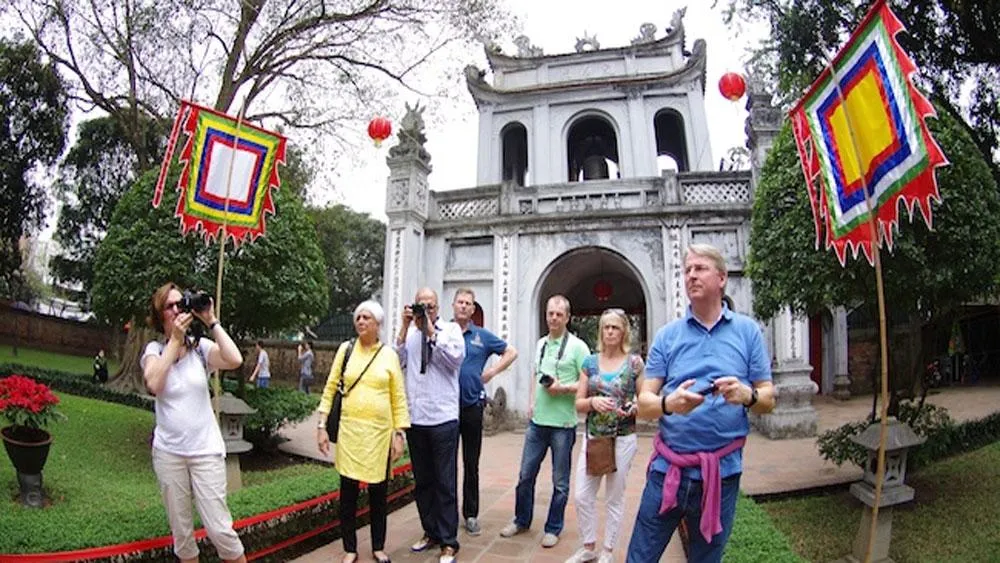 Lượng khách Hàn Quốc và Mỹ đến Việt Nam nhiều nhất. Ảnh minh họa