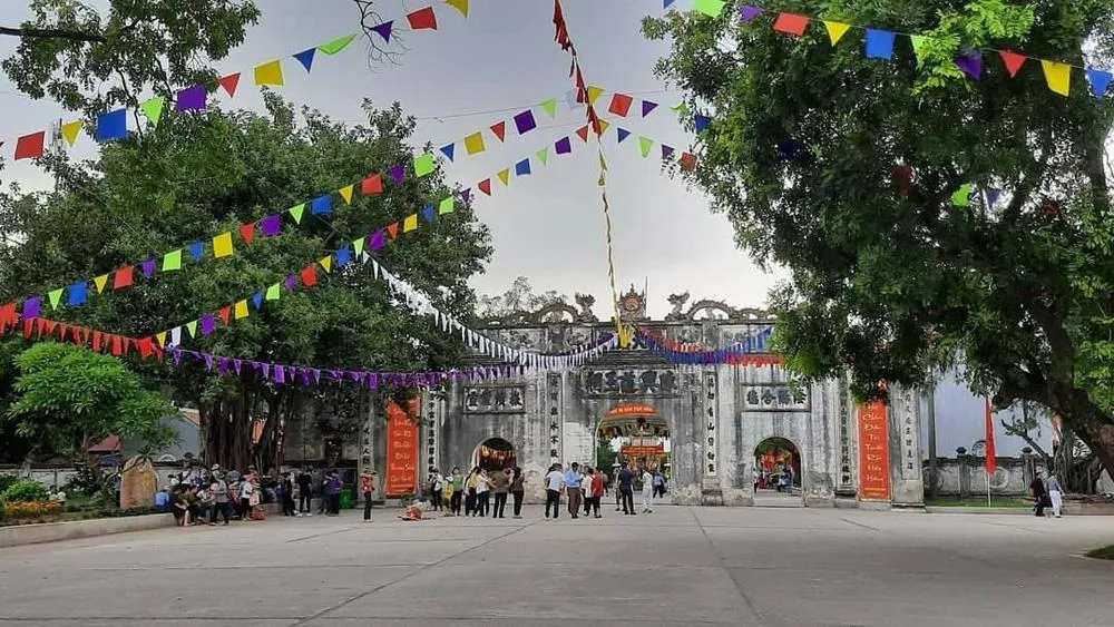 Tam quan đền Kiếp Bạc (Hải Dương). 