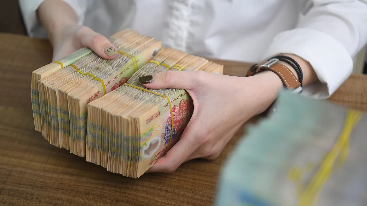 Bạn mượn tiền không trả, khi nào được phép đòi người thân của họ?