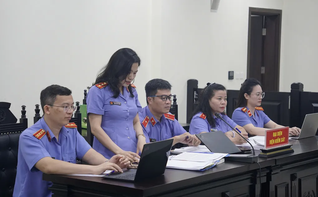 Đại diện VKSND Hà Nội tại tòa. Ảnh: Danh Lam