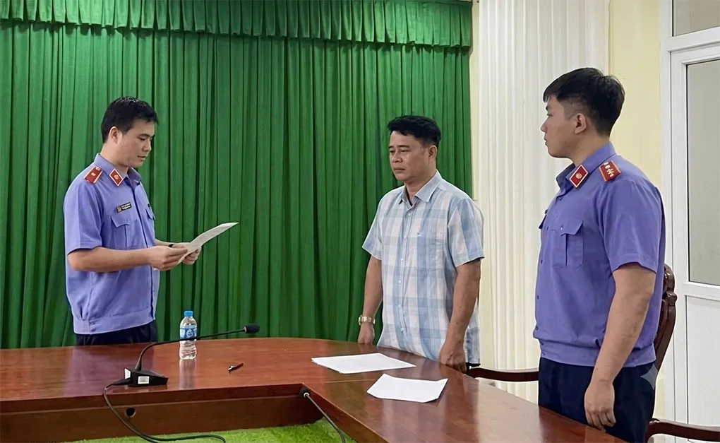 Ông Lê Quốc Việt - cựu phó công an huyện Trà Ôn khi bị khởi tố hồi tháng 3. Ảnh: VKS