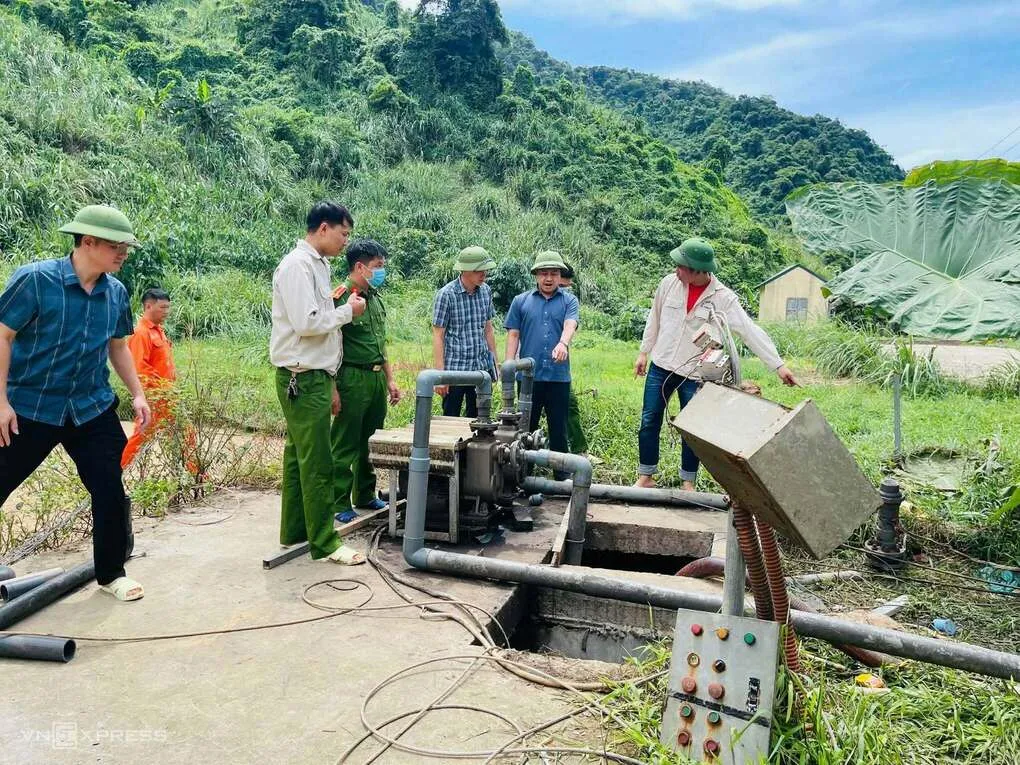 Bể chứa nước thải nơi nhóm công nhân gặp nạn. Ảnh: Lam Sơn