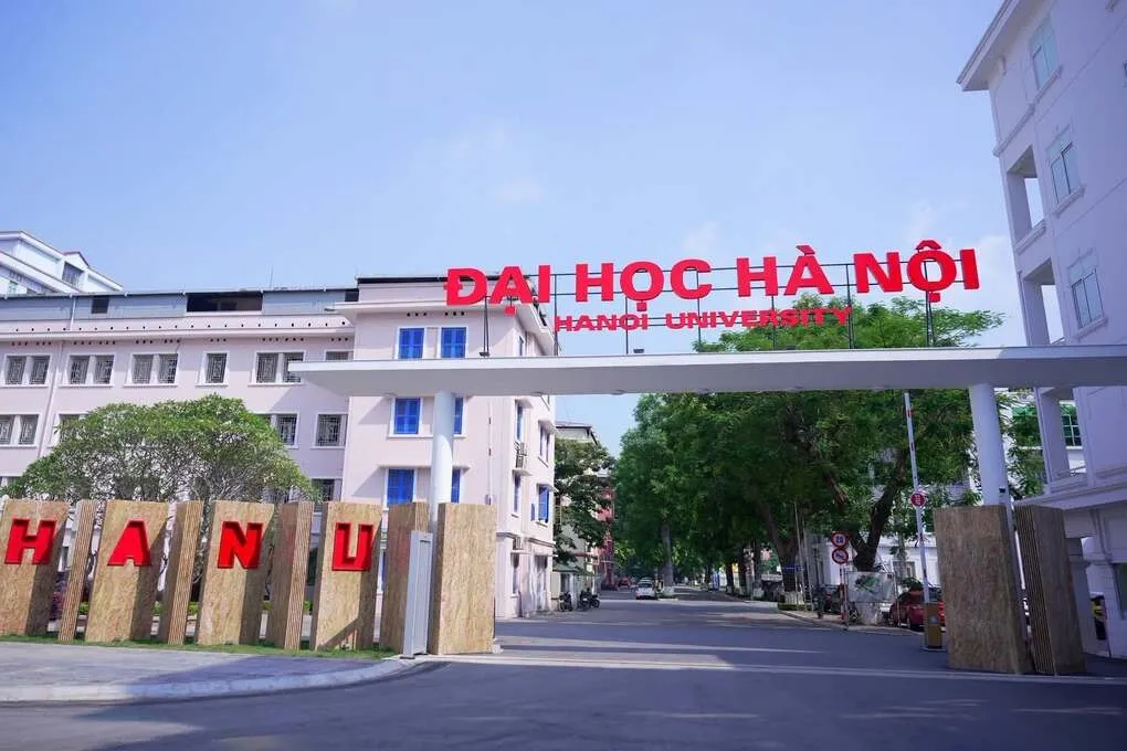 Cổng trường Đại học Hà Nội. Ảnh: Fanpage trường
