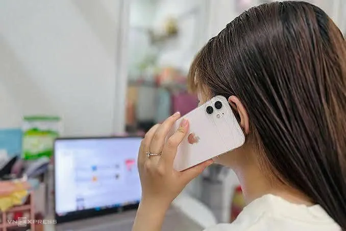 Gọi điện, nhắn tin quảng cáo sai giờ có thể bị phạt 100 triệu đồng. Ảnh: Xuân Minh