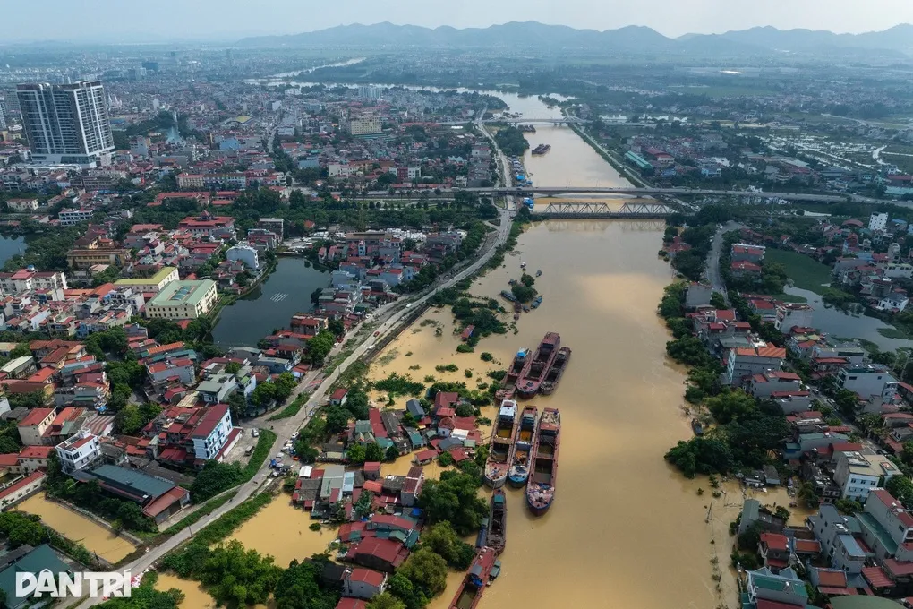 Lũ sông Thương ở Bắc Ninh vẫn trên báo động 3 - 1