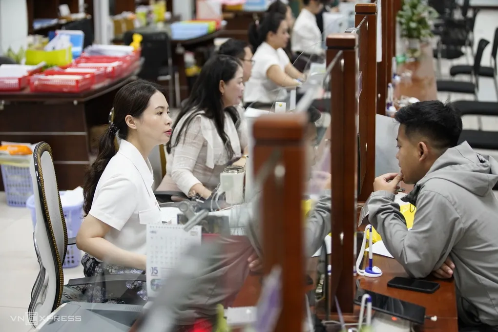 Công chức làm việc tại Trung tâm hành chính TP Đà Nẵng, tháng 5/2025. Ảnh: Nguyễn Đông