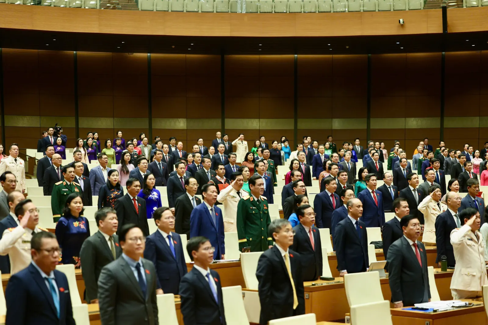 Chủ tịch Quốc hội: Thực thi ngay chính sách, không để người dân, doanh nghiệp chờ đợi - Ảnh 3.