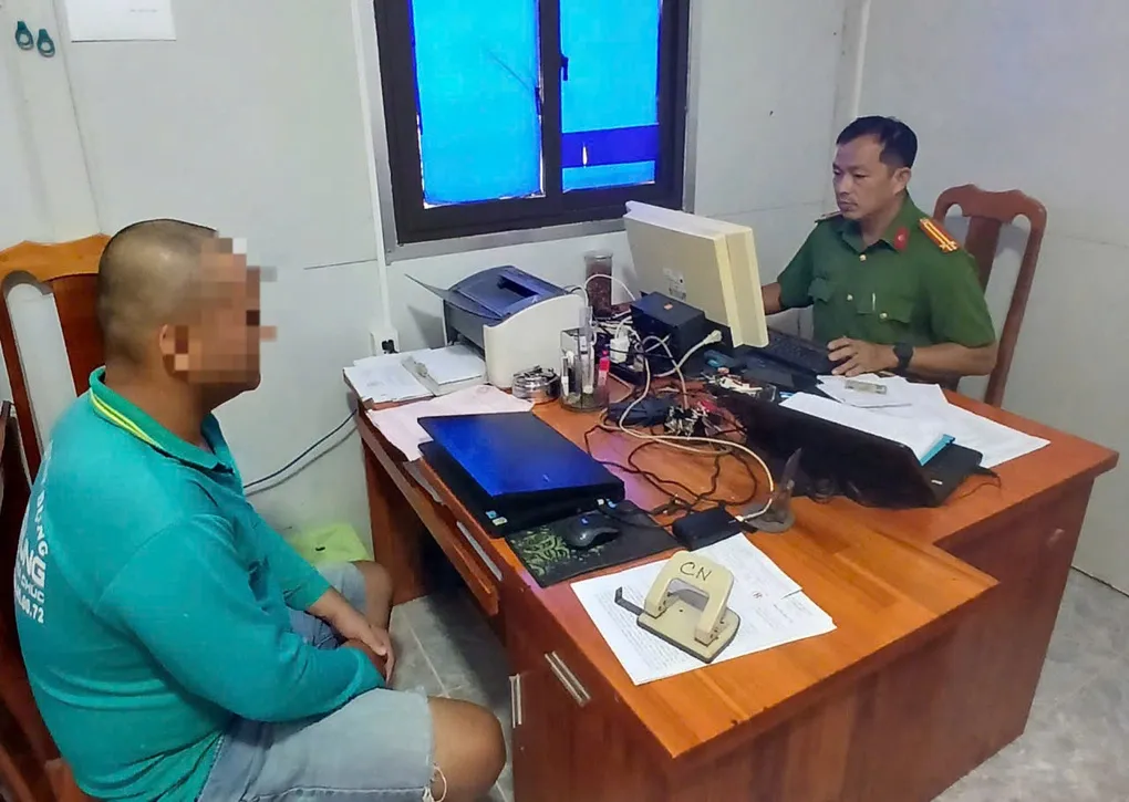 Người đàn ông tố giác tin giả bị xử phạt. Ảnh: Dương Đông
