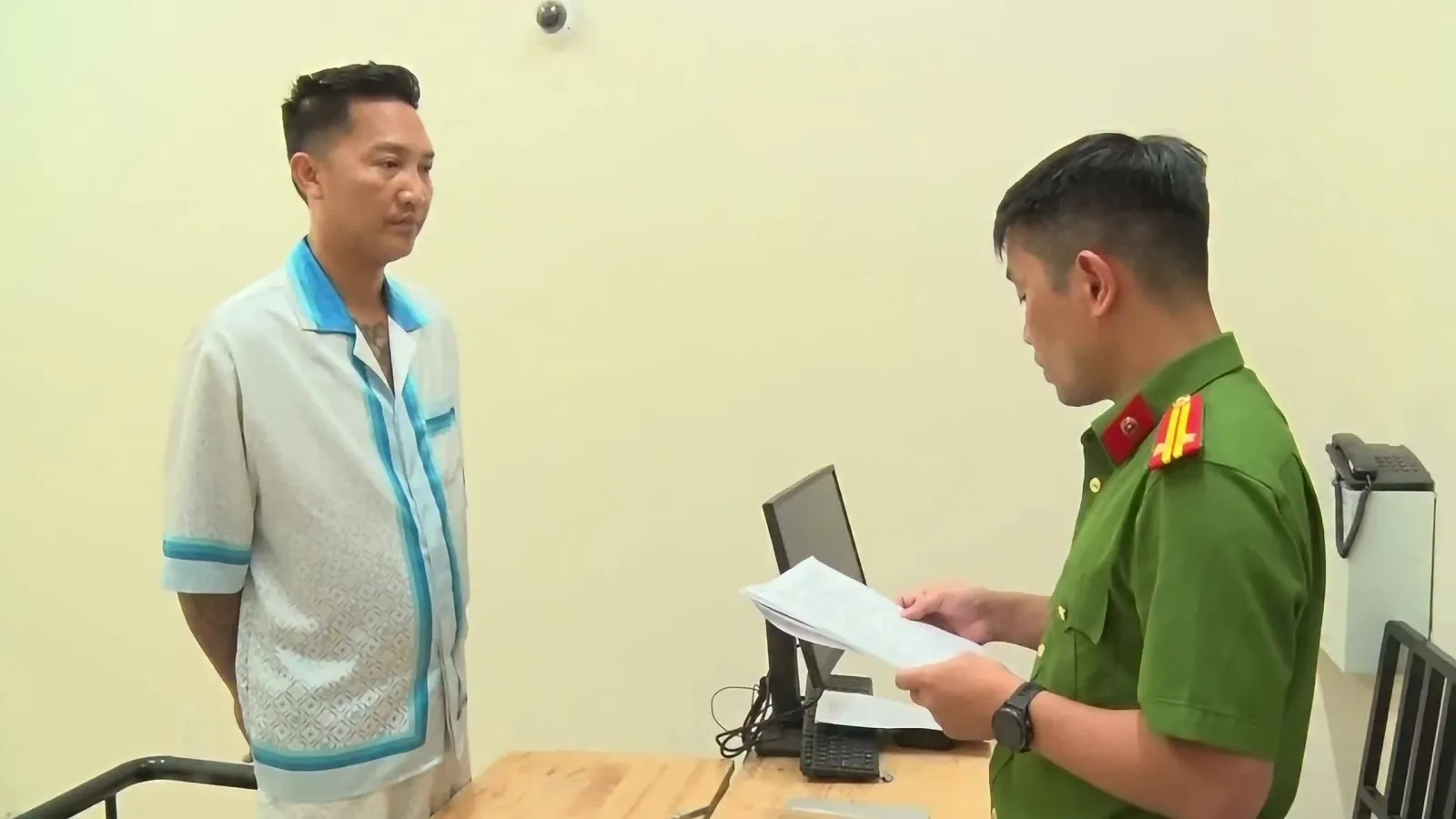 Vì sao Huấn Hoa Hồng bị bắt