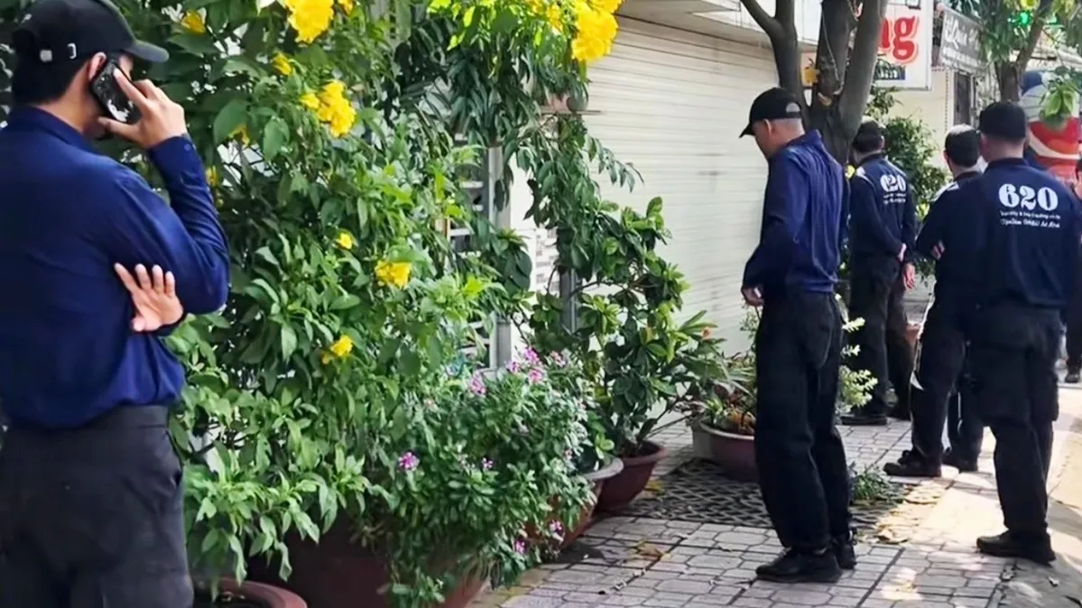 Ba ôtô giang hồ bủa vây cửa hàng để đòi khoản nợ 70 tỷ đồng