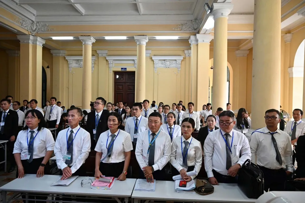 Khoảng 120 luật sư tham gia bào chữa cho các bị cáo. Ảnh: Phạm Hải
