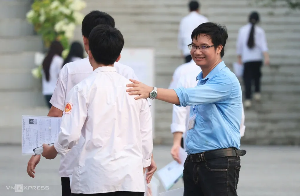 Thí sinh trường chuyên Tuyên Quang dự thi lại tốt nghiệp THPT lần hai, ngày 14/8. Ảnh: Thanh Hằng