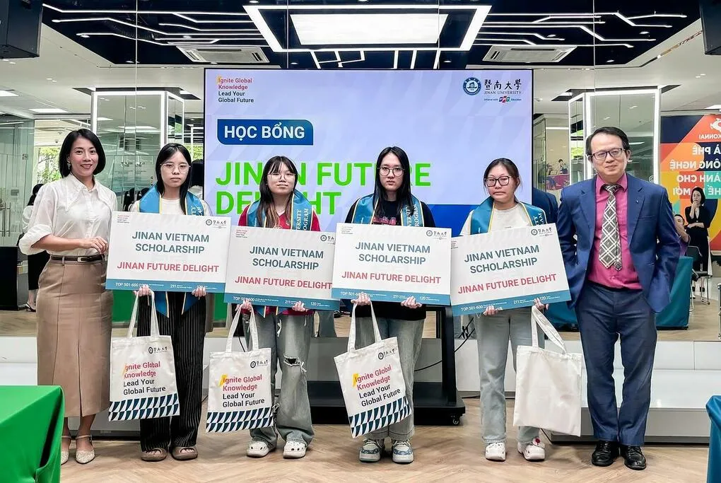 Jinan University Program triển khai chương trình học bổng lên đến 50% học phí giai đoạn học tại Việt Nam. Ảnh: Jinan University Program