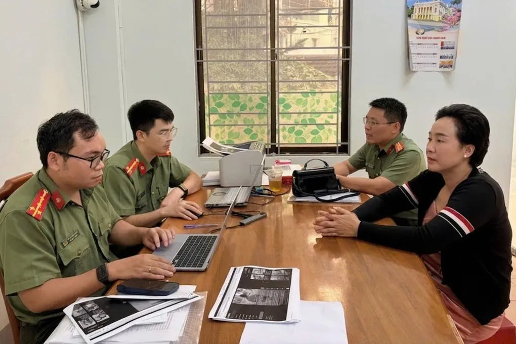 Nguyễn Thị Bích Phượng tại cơ quan điều tra. Ảnh: Ngọc Oanh