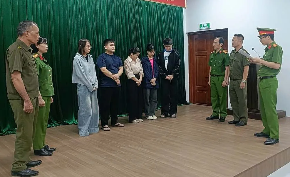 Các bị can trong vụ án. Ảnh: Công an cung cấp
