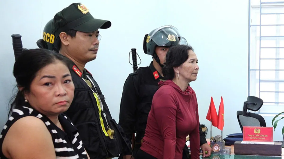 Hai phụ nữ bị cáo buộc kích động người dân cản trở khai thác cát