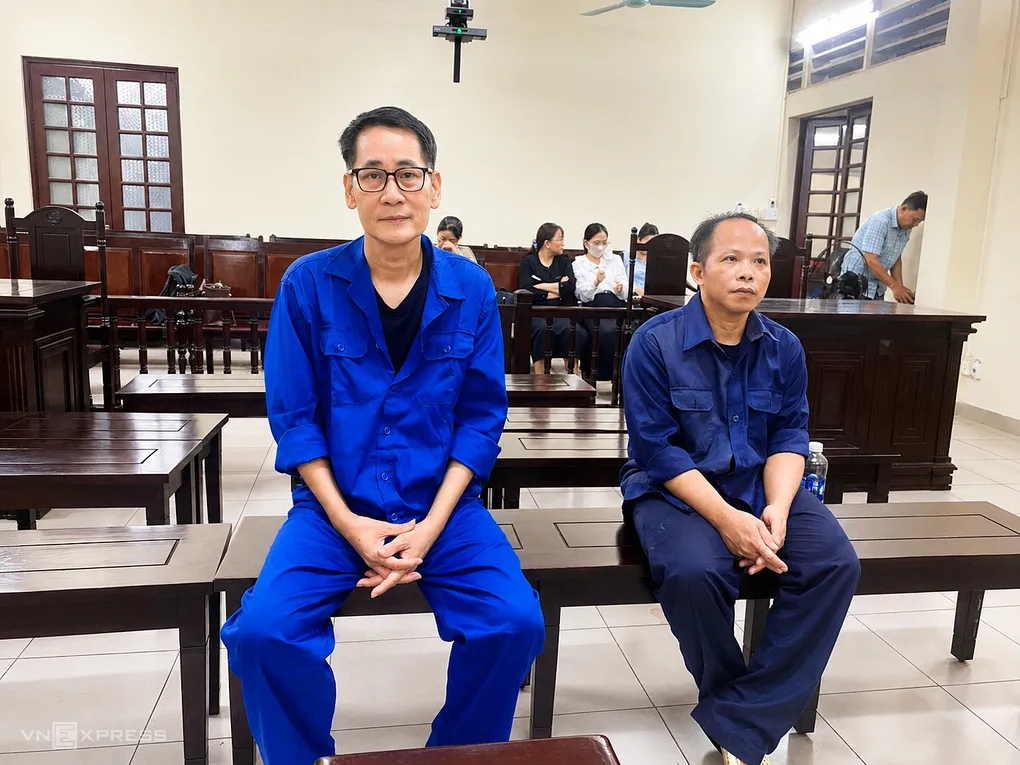 Đạo diễn Nguyễn Lê Minh và đồng phạm tại phiên tòa ngày 15/7. Ảnh: Hải Duyên