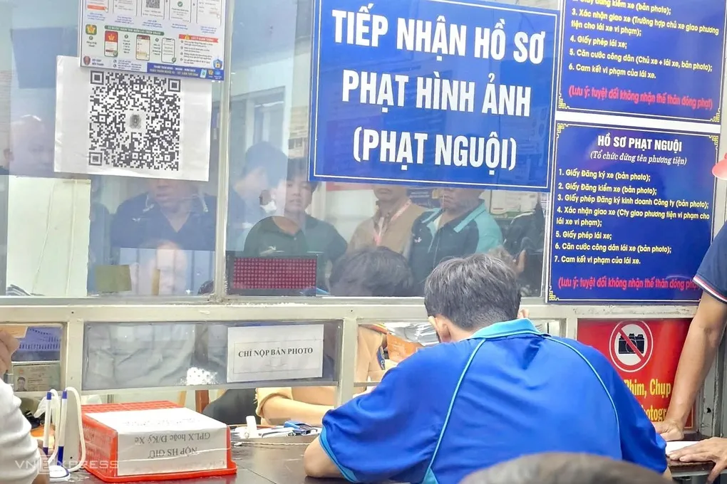 Nơi nộp phạt nguội ở số 52 Trần Khắc Nhu, TP HCM. Ảnh: Phạm Hải