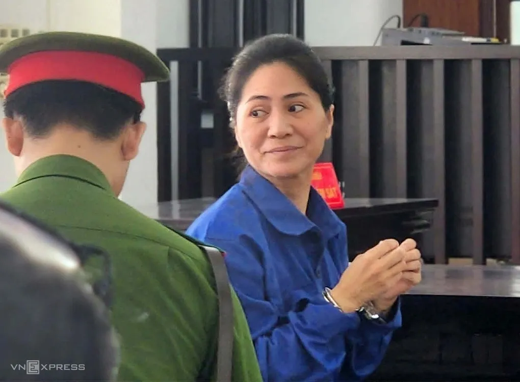 Nguyễn Thị Thu Hà tại phiên tòa sáng nay, 11/8. Ảnh: Danh Lam