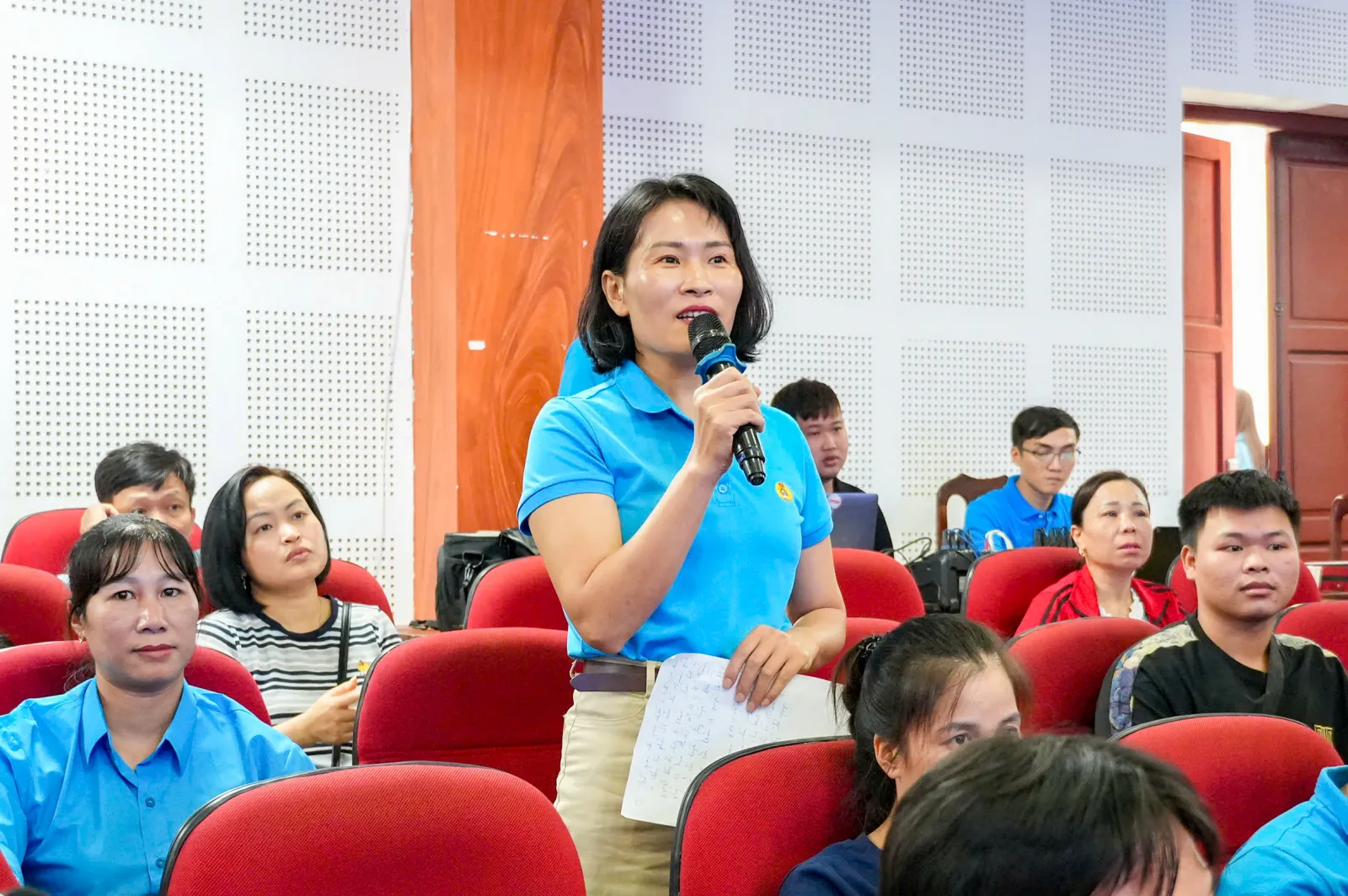 85% lao động có thu nhập 7-15 triệu đồng/tháng nhưng áp lực chi tiêu vẫn đè nặng - Ảnh 1.