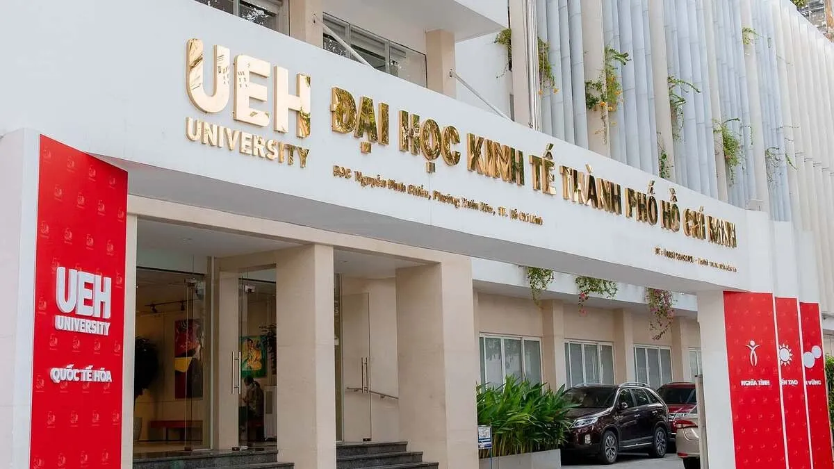 Điểm chuẩn Đại học Kinh tế TP HCM sát mốc 100/100