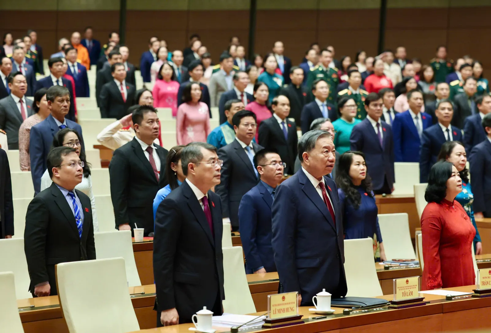 Chủ tịch Quốc hội: Thực thi ngay chính sách, không để người dân, doanh nghiệp chờ đợi - Ảnh 1.