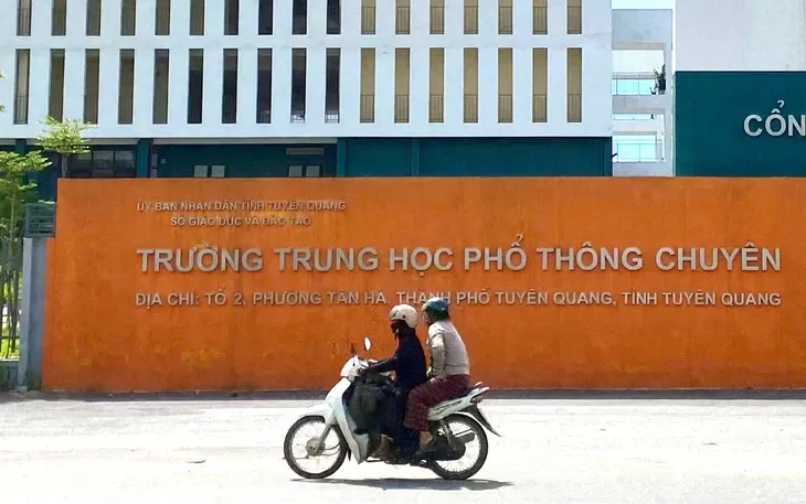 Nghi vấn giám thị nhắc bài thí sinh thủ khoa D01 Bắc Ninh: Sở Giáo dục vẫn chờ kết luận điều tra - Ảnh 2.